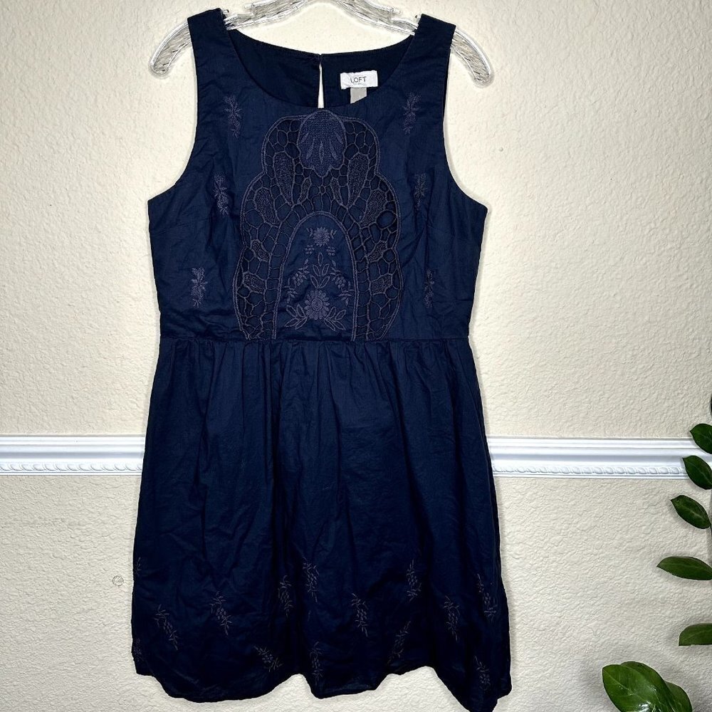 ANN TAYLOR LOFT Navy Plated A-Line Sleeveless Dress Size 10 Emroidered Floral